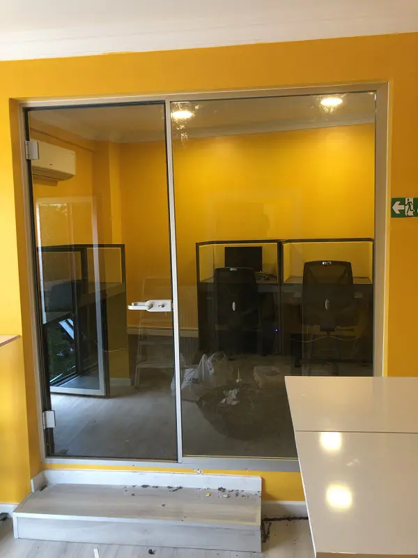 Ekoline Sistem Rondo Kapılı Cam Bölme