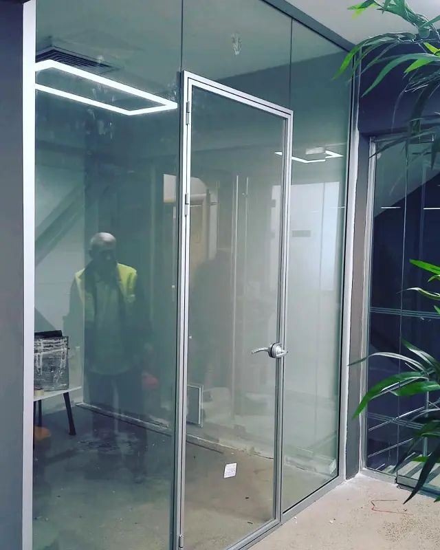 Hoppe Çerçeveli Kapı