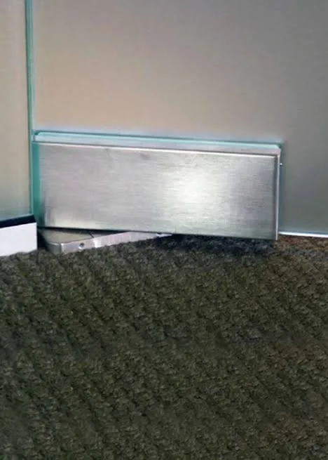 Kendinden Hidrolik Menteşeli Cam Kapı