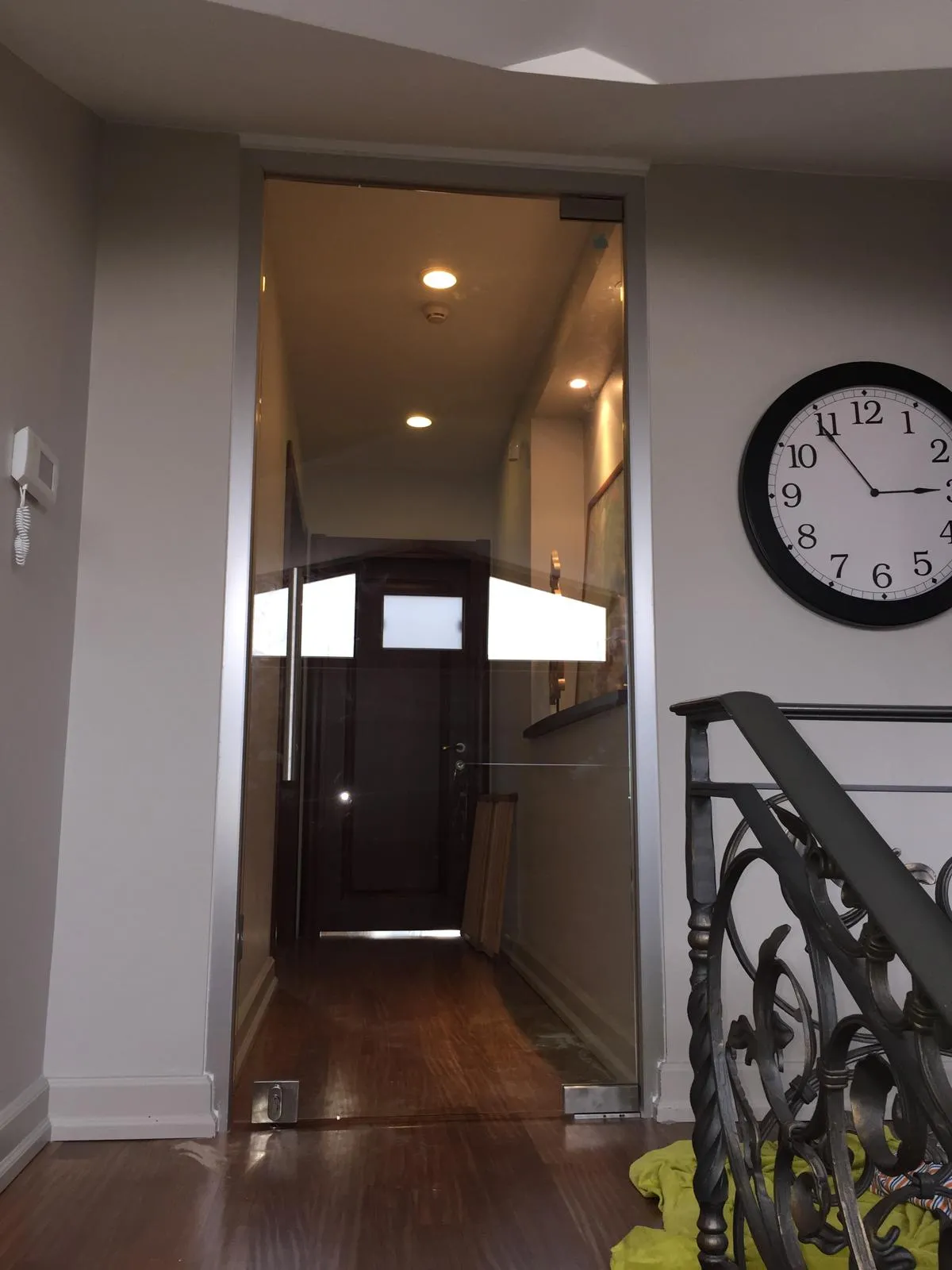 Kendinden Hidrolik Menteşeli Kasalı Cam Kapı