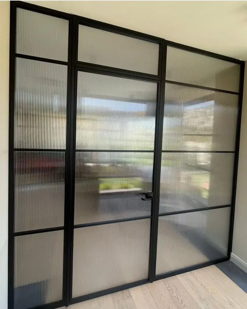 Nevrürlü Camlı Cam Kapı